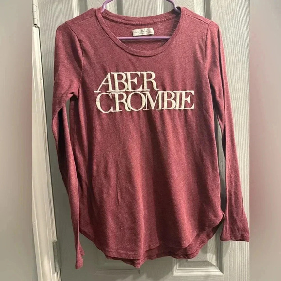 Abercrombie & Fitch Women’s long sleeve top in a wine color Embroidered logo XS - Picture 1 of 8